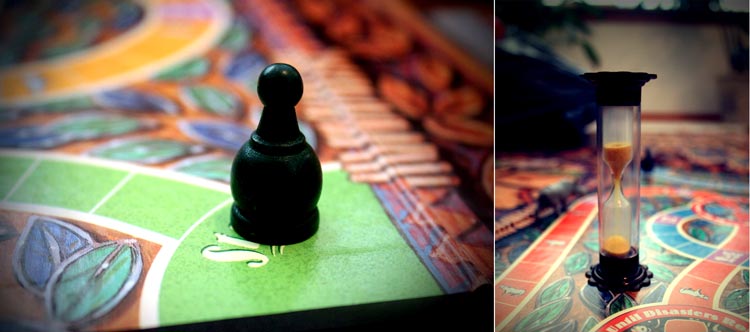 una pedina e la clessidra del gioco Jumanji